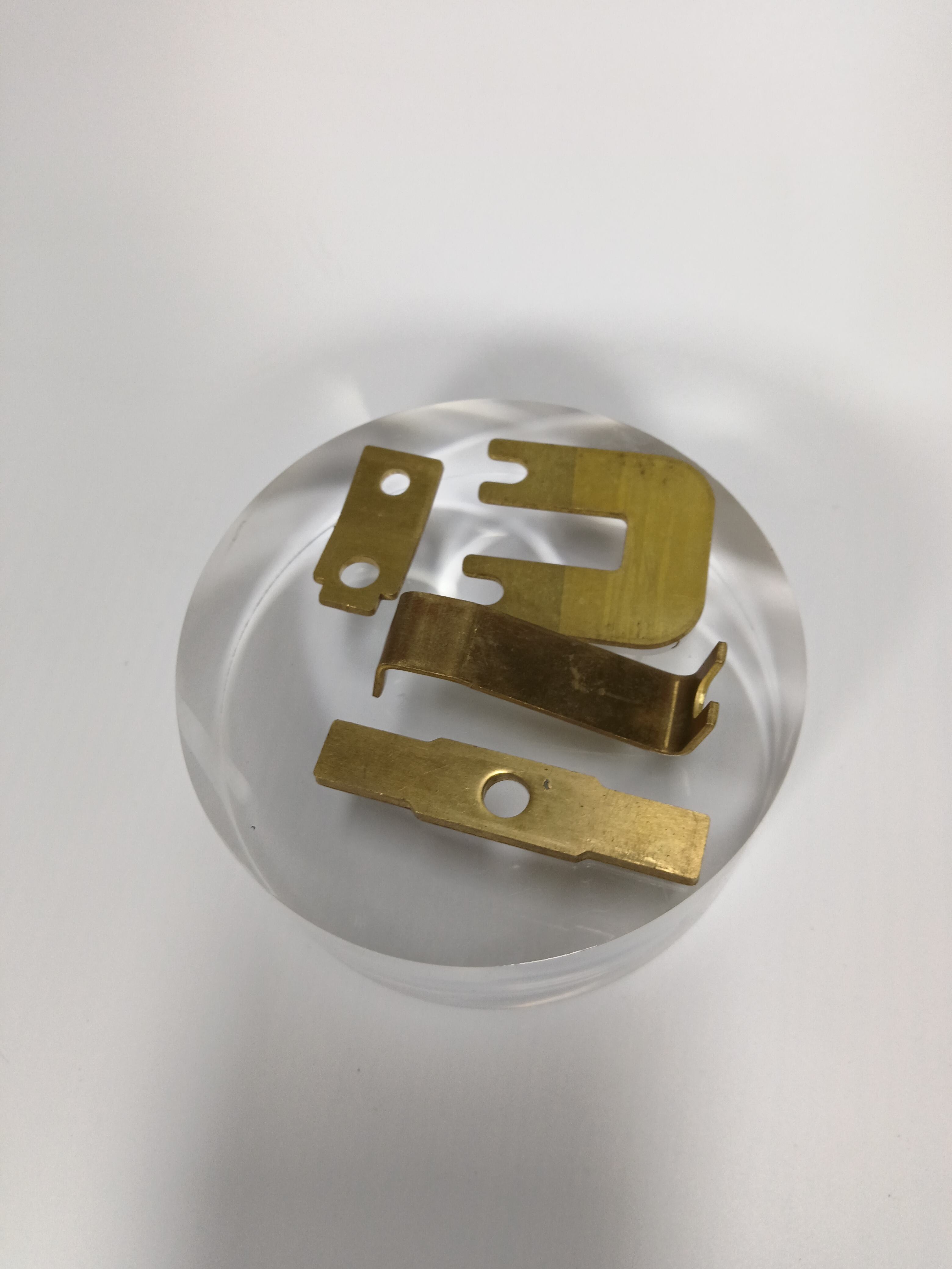 Low cost single stamping form brass connection bracket