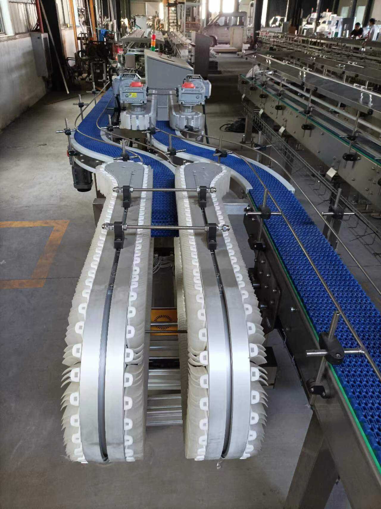 Konveyor Penjepit Vertikal untuk Pengangkatan Botol, Konveyor Pemegang Genggam, Konveyor Sisi Jalur Produksi Kaleng, Konveyor Miring Sisi Jalur Produksi Kaleng dan Botol, Pabrik Konveyor Elevasi Stainless Steel, Produsen Konveyor dan Elevator