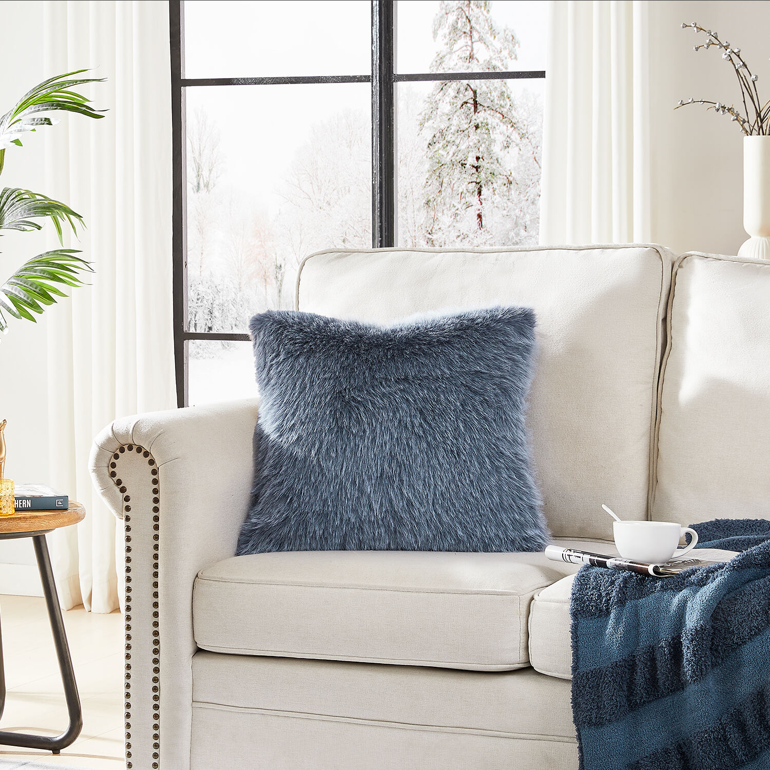 High-quality Long Hair Faux Fur Pillows Knitted Square Cushions