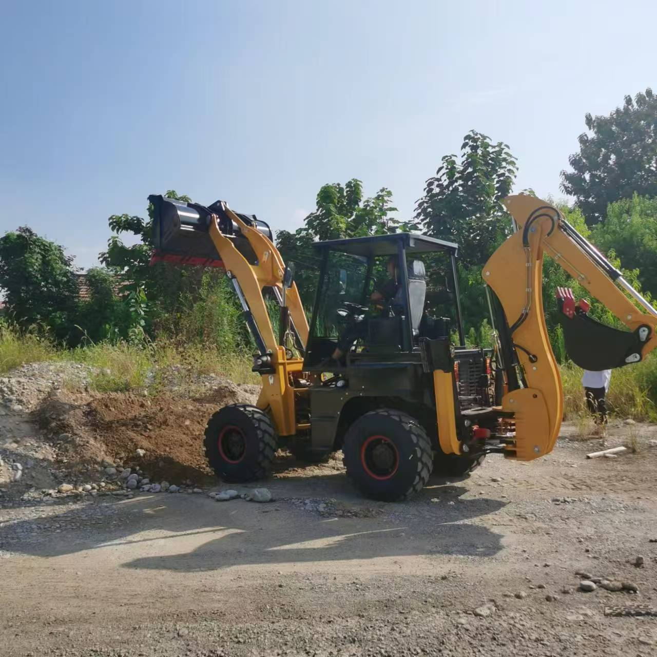 Ang Modernong Backhoe Loaders