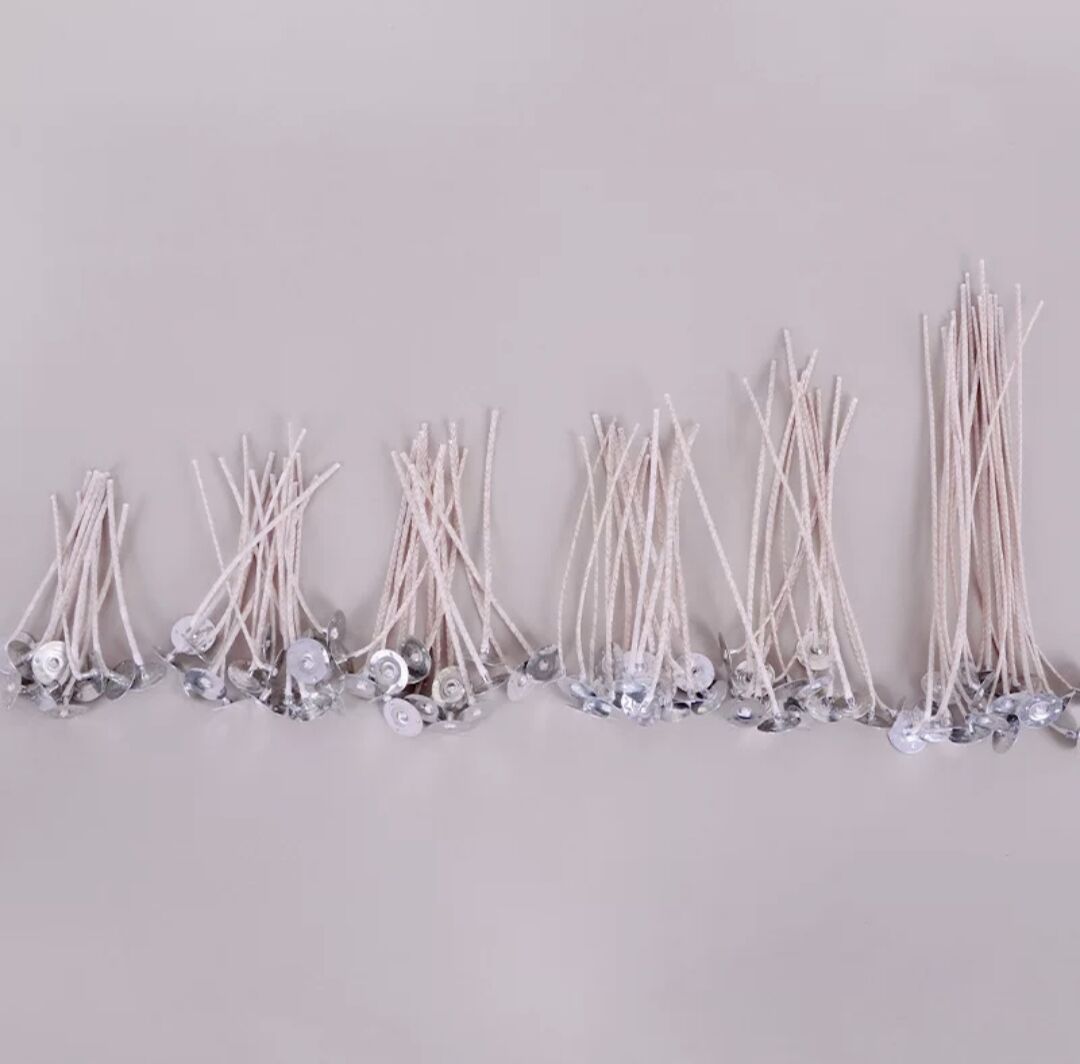 Lợi ích của việc sử dụng bấc tự nhiên với sáp cọ là gì?