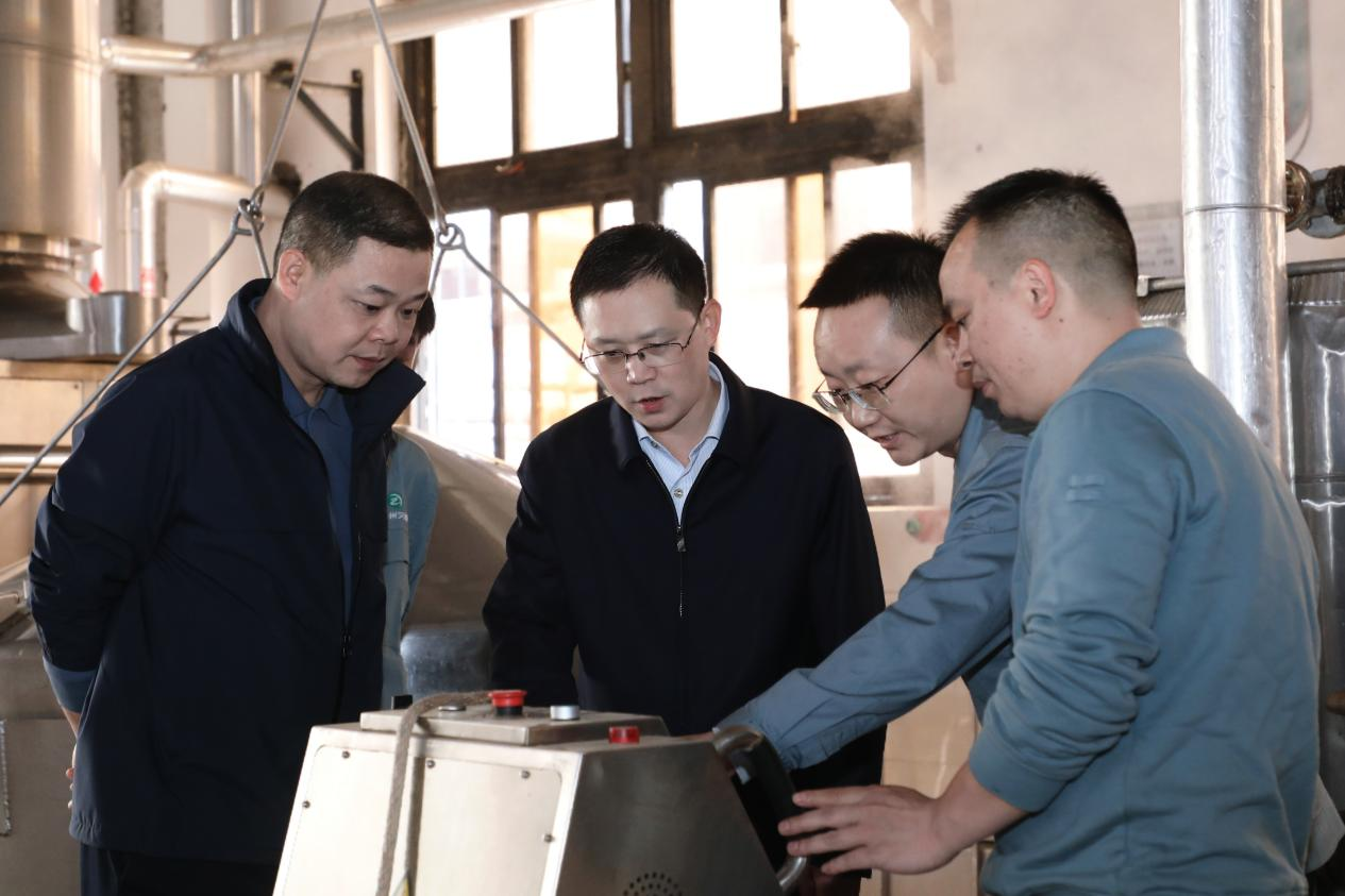 Xijiu Group leaders investigated the production of sand-making wheels