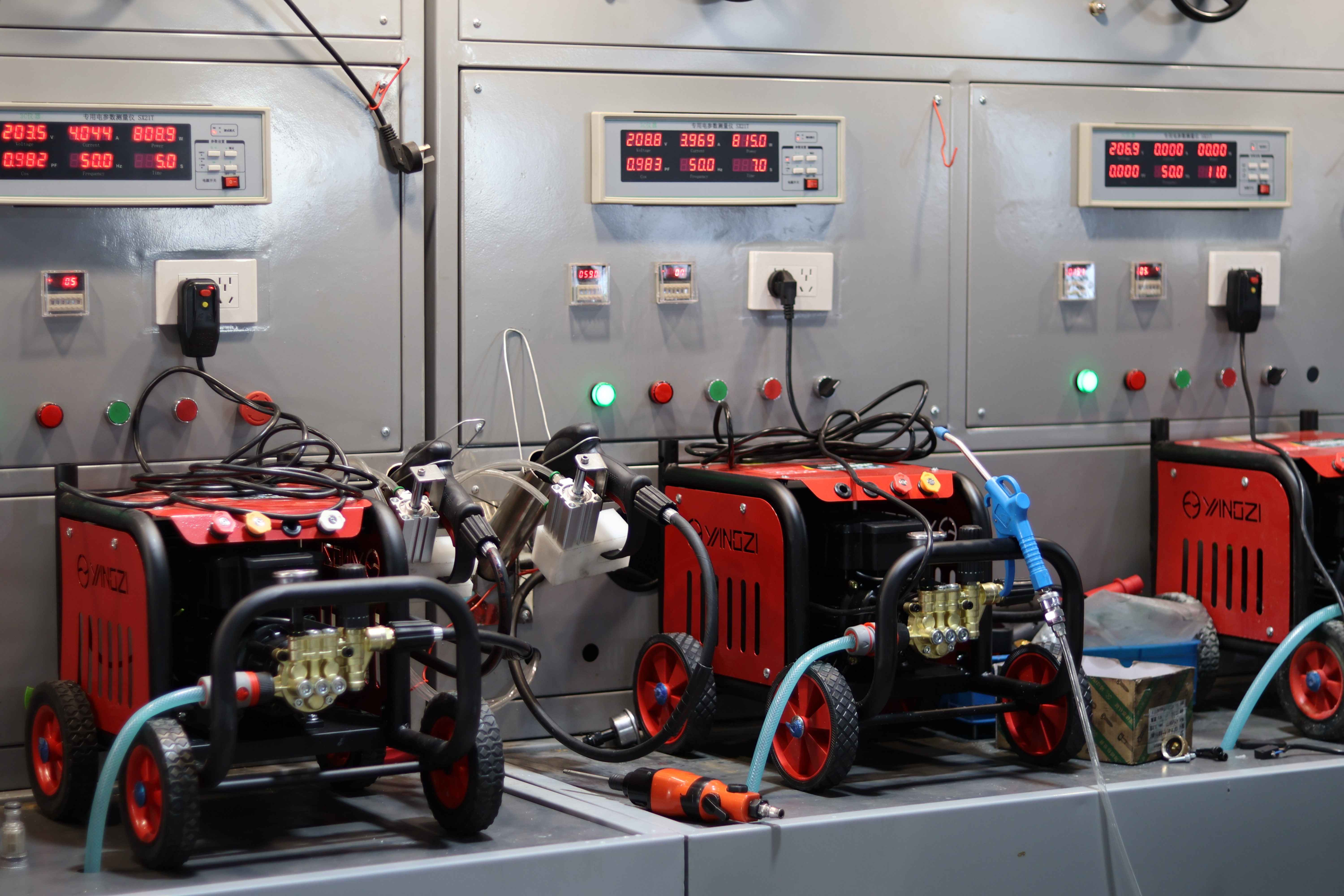 Оптовый клиент из Великобритании посетил фабрику Kaina для закупки 300 комплектов высоконапорных моек