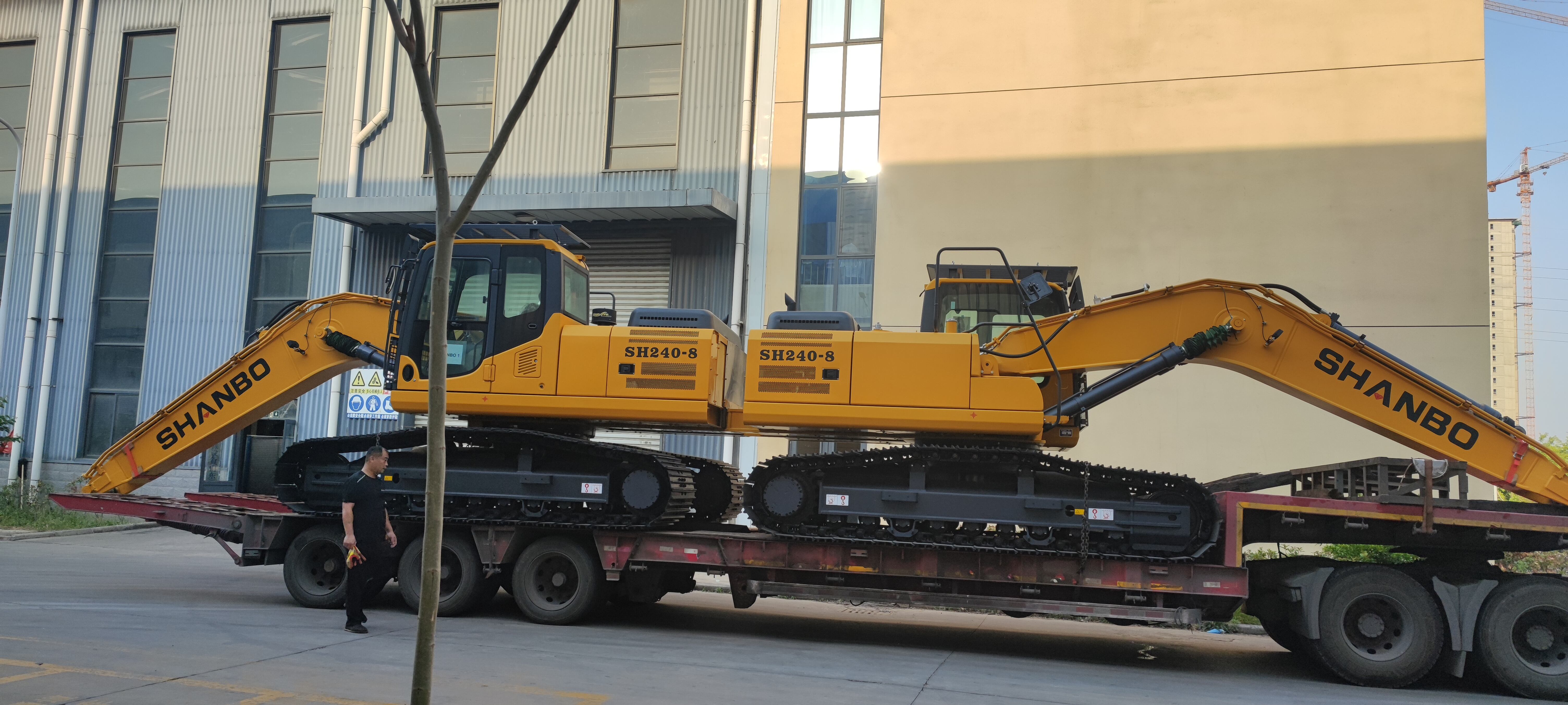 Shipping to Ecuador, sea freight has increased, and the excavator will be dismantled and shipped on a frame ship.