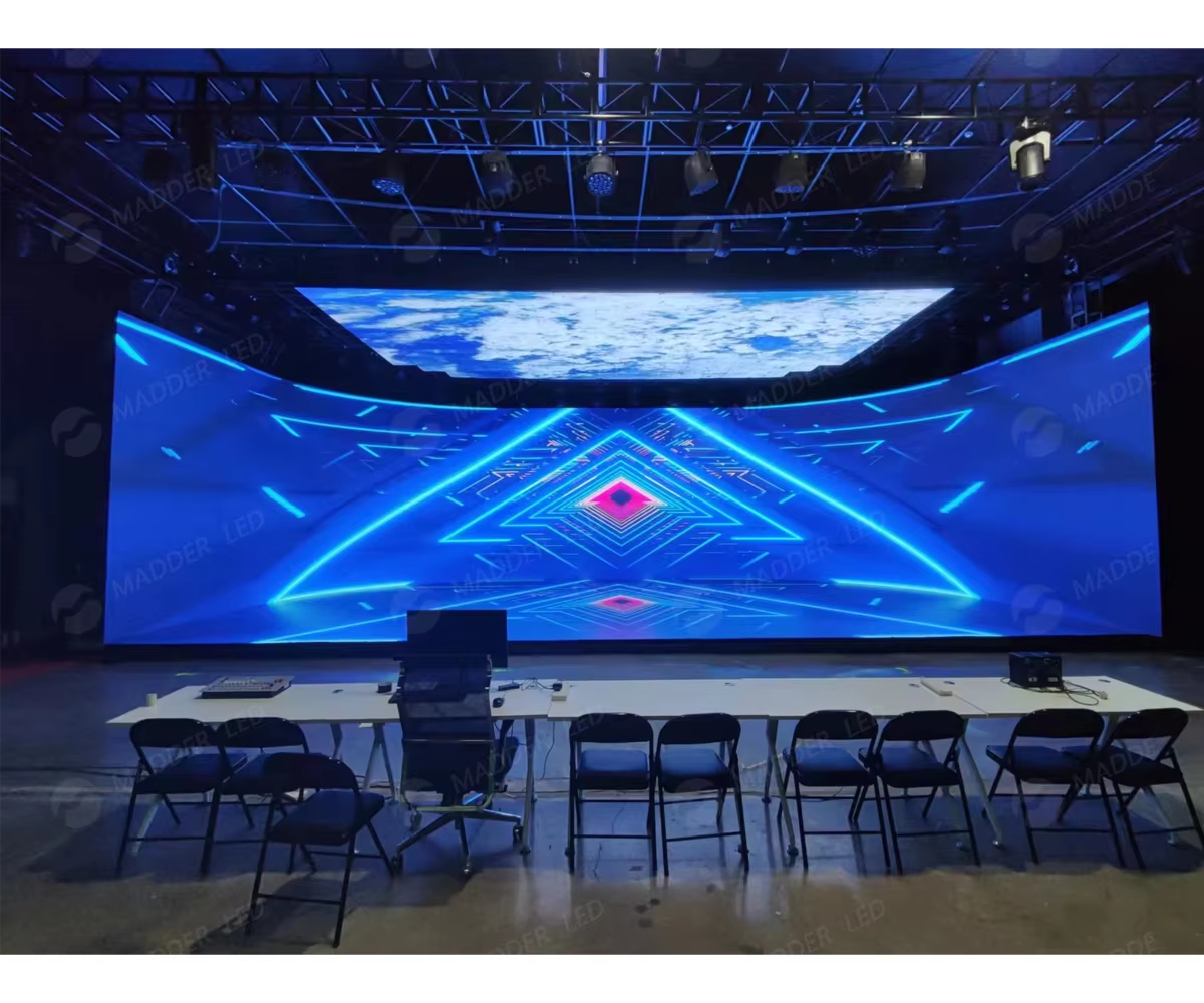 Curved LED Screens for Immersive Experiences