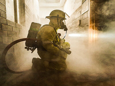 Lapangan Kebakaran dan Gelombang: Pengenalan Peralatan Pelindung Diri untuk Pemadam Kebakaran di Wilayah Perkotaan dan di Kapal