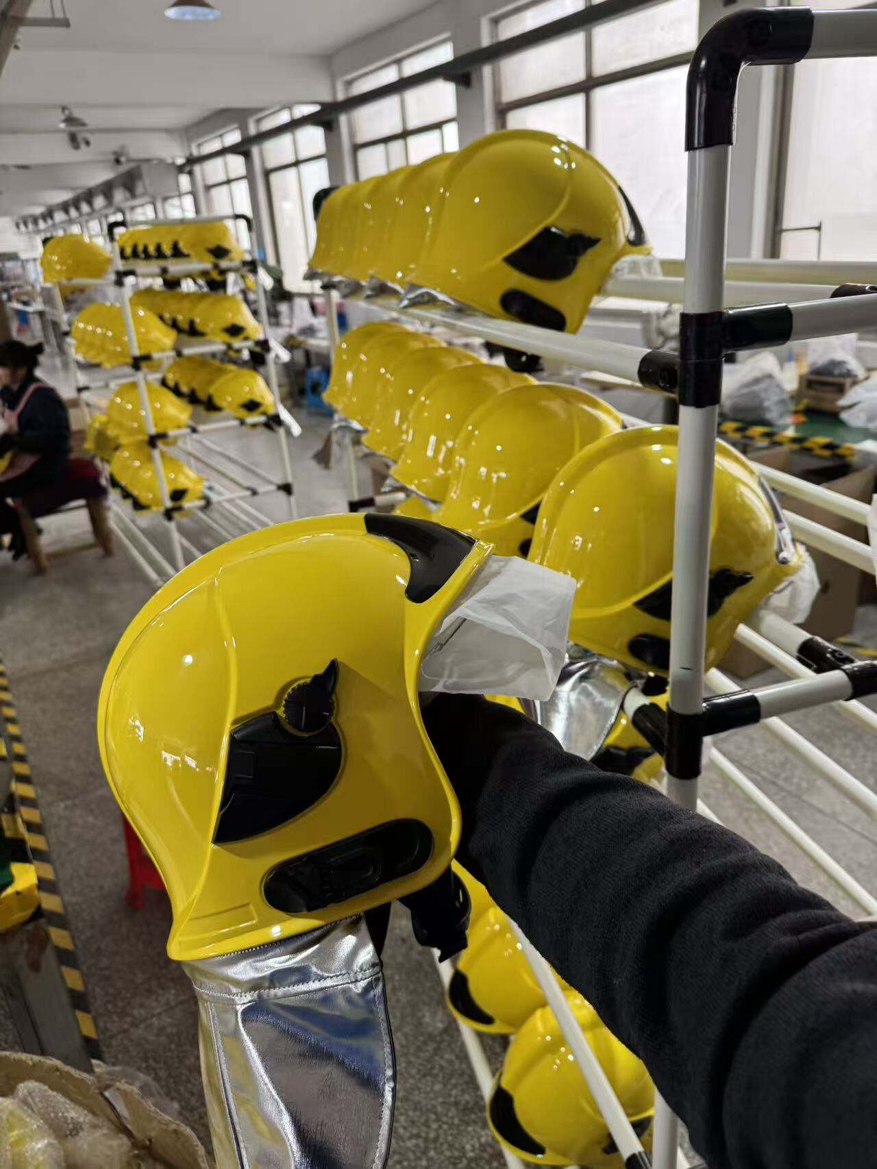新世代高性能消防ヘルメットが生産ラインから出荷開始――中国製造の卓越性で世界の消防救助活動を支援
