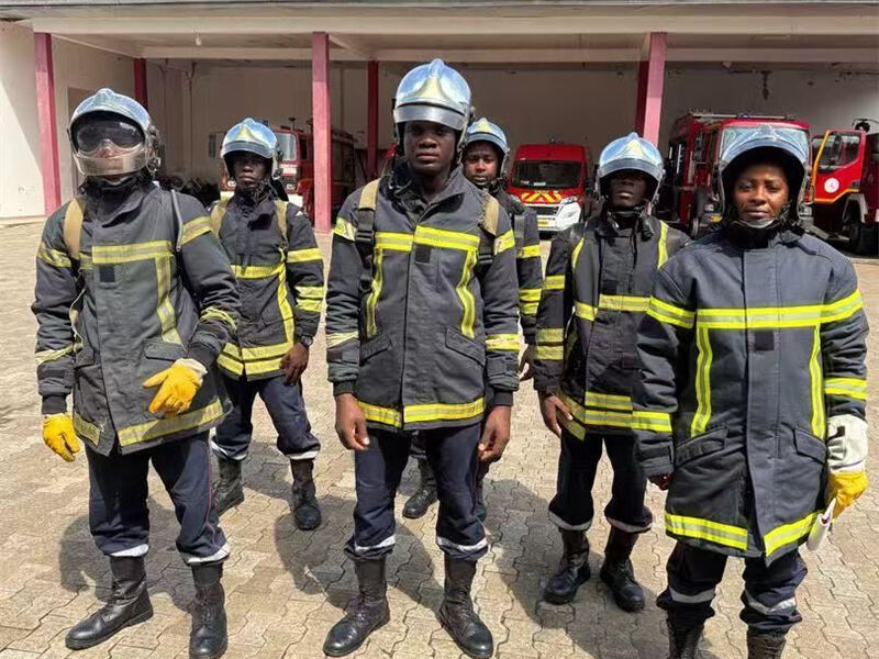 コートジボワールの民間消防団から