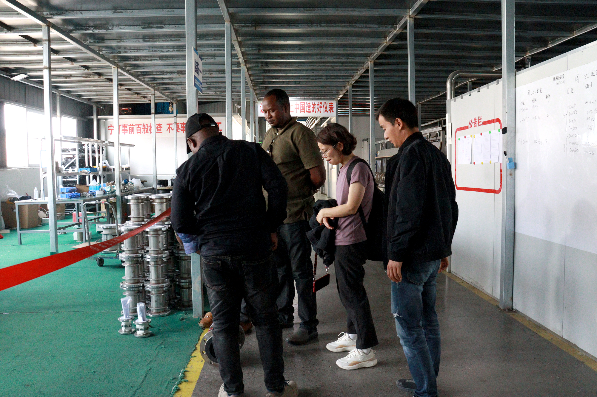 Warmly welcome customers and friends from Rwanda to visit us!