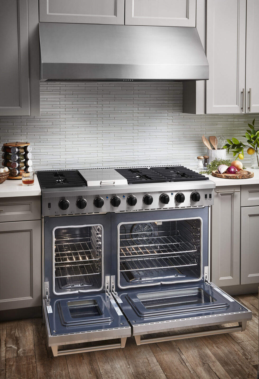 Why Choose a Double Oven Gas Range for Large Families?