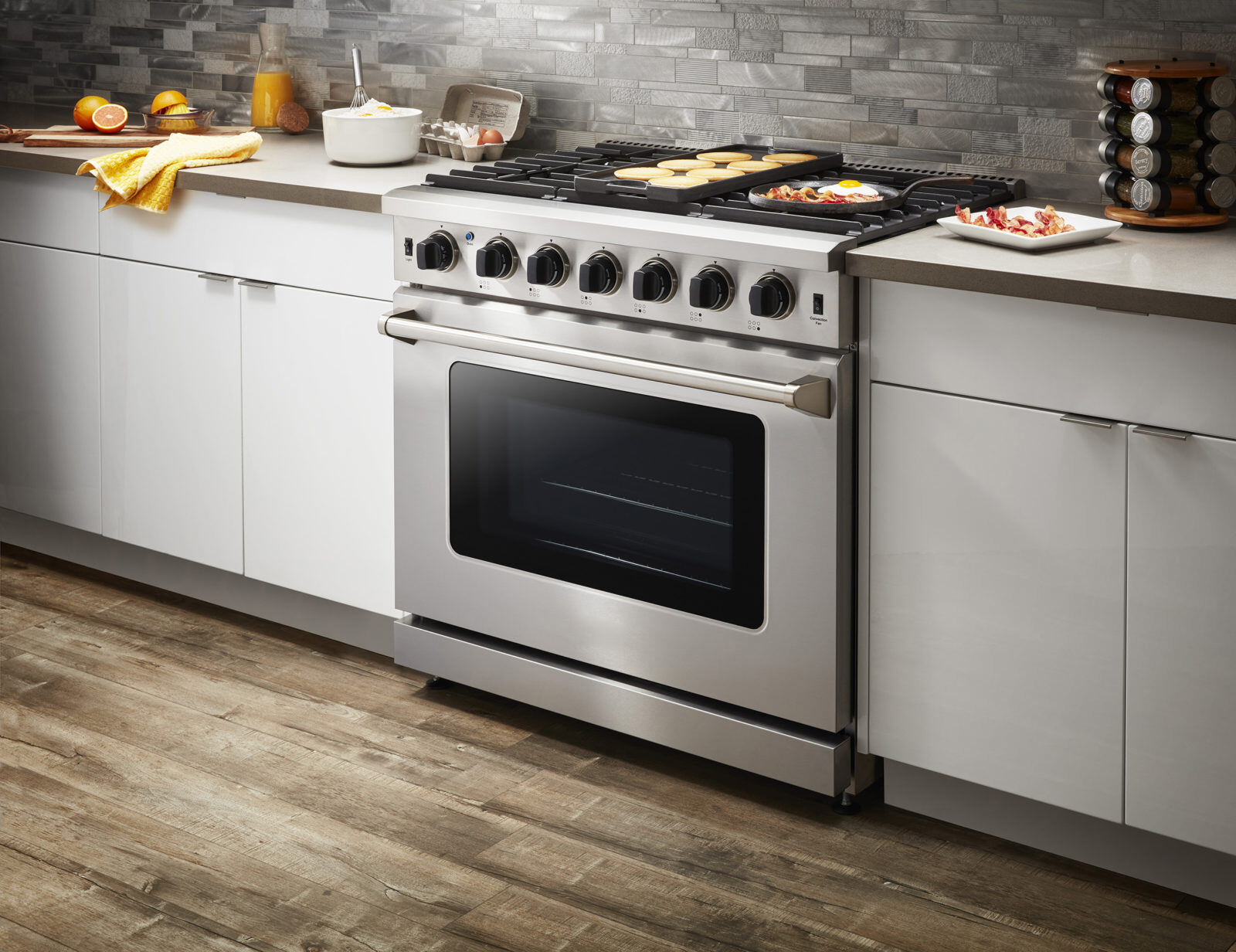 Feature Spotlight: What Makes a 6 Burner Gas Oven Stand Out?