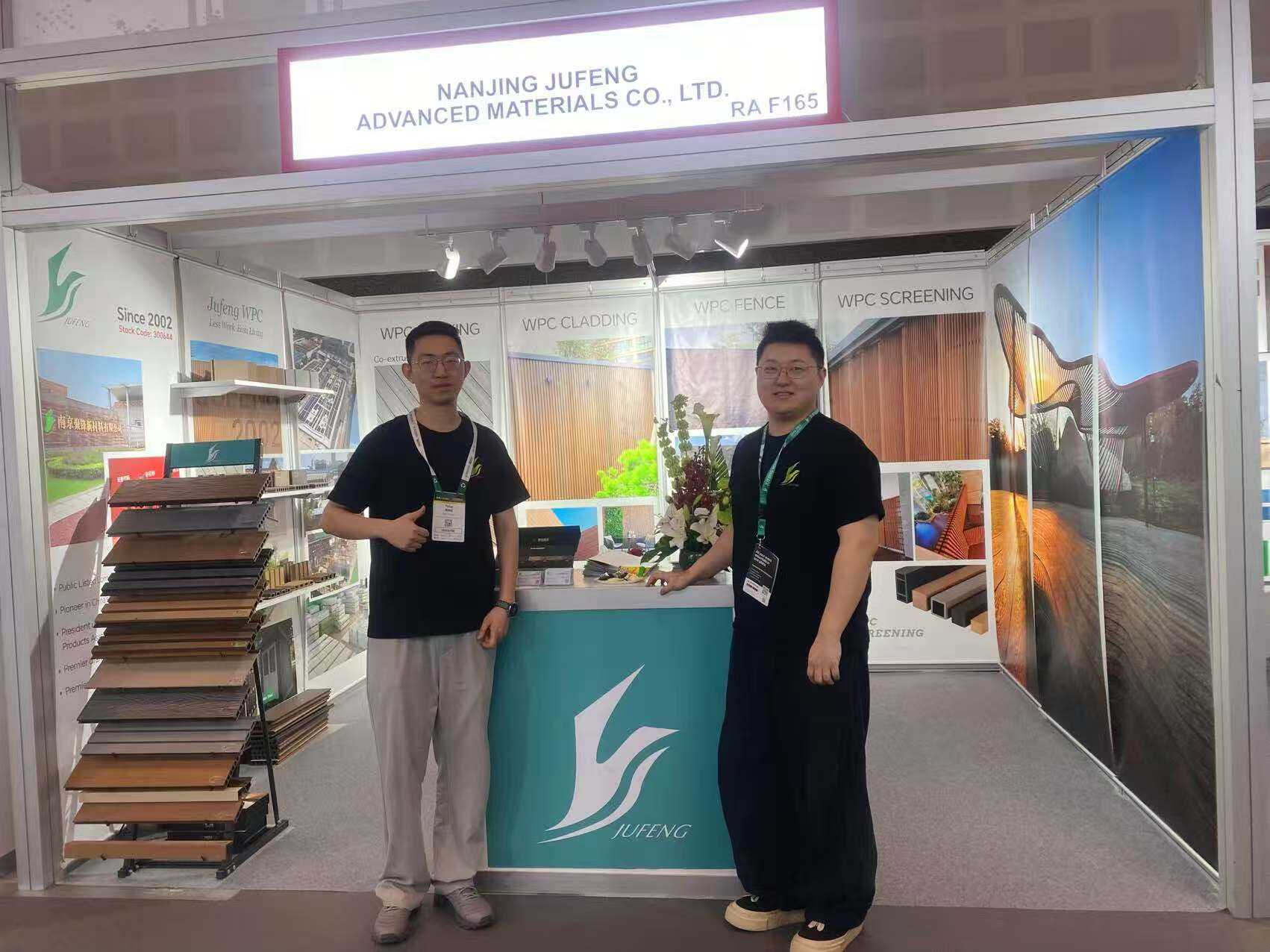 Nanjing Jufeng New Material Co., Ltd. revient victorieuse de l'Exposition internationale du bâtiment et de la décoration de Dubaï, aux Émirats arabes unis ! La performance exceptionnelle de l'équipe commerciale a permis d'obtenir plusieurs intentions de coopération !