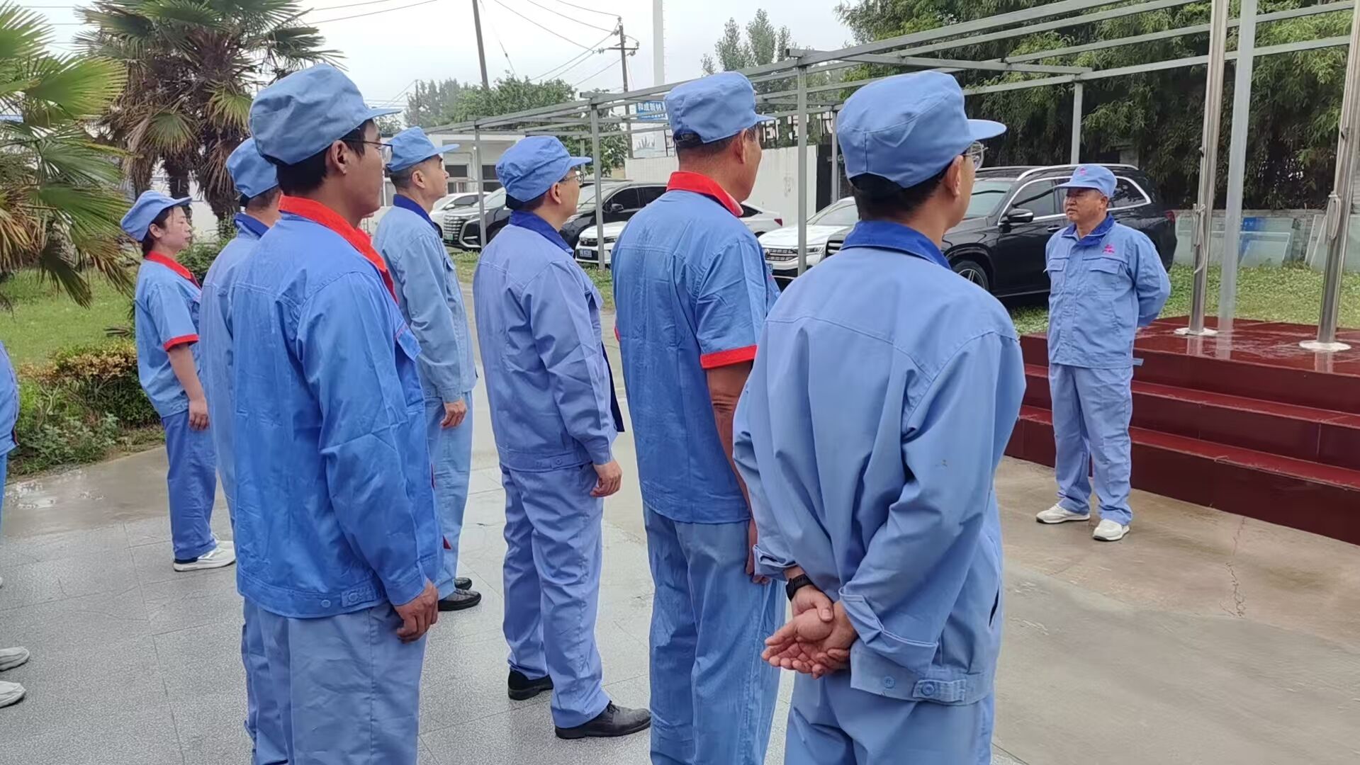 Wöchentliche Montags-Flaggenzeremonie von Kaifeng Datong Refractory: Gemeinsamer Teamgeist & zuverlässige feuerfeste Materialien