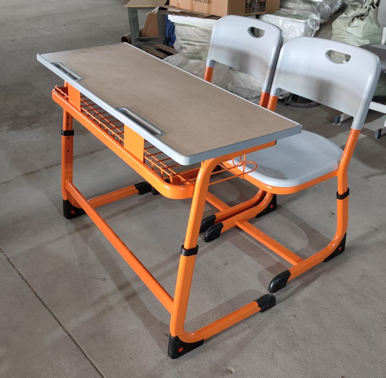 Come selezionare set di scrivanie e sedie per studenti con design ergonomico?