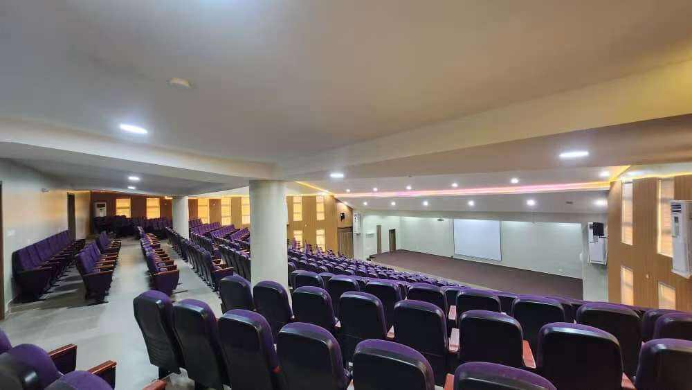 لقد قام عملاء من نيجيريا بطلب كراسي مؤتمرات بلون بنفسجي من شركتنا