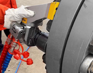 HYDRAULIC TORQUE WRENCH