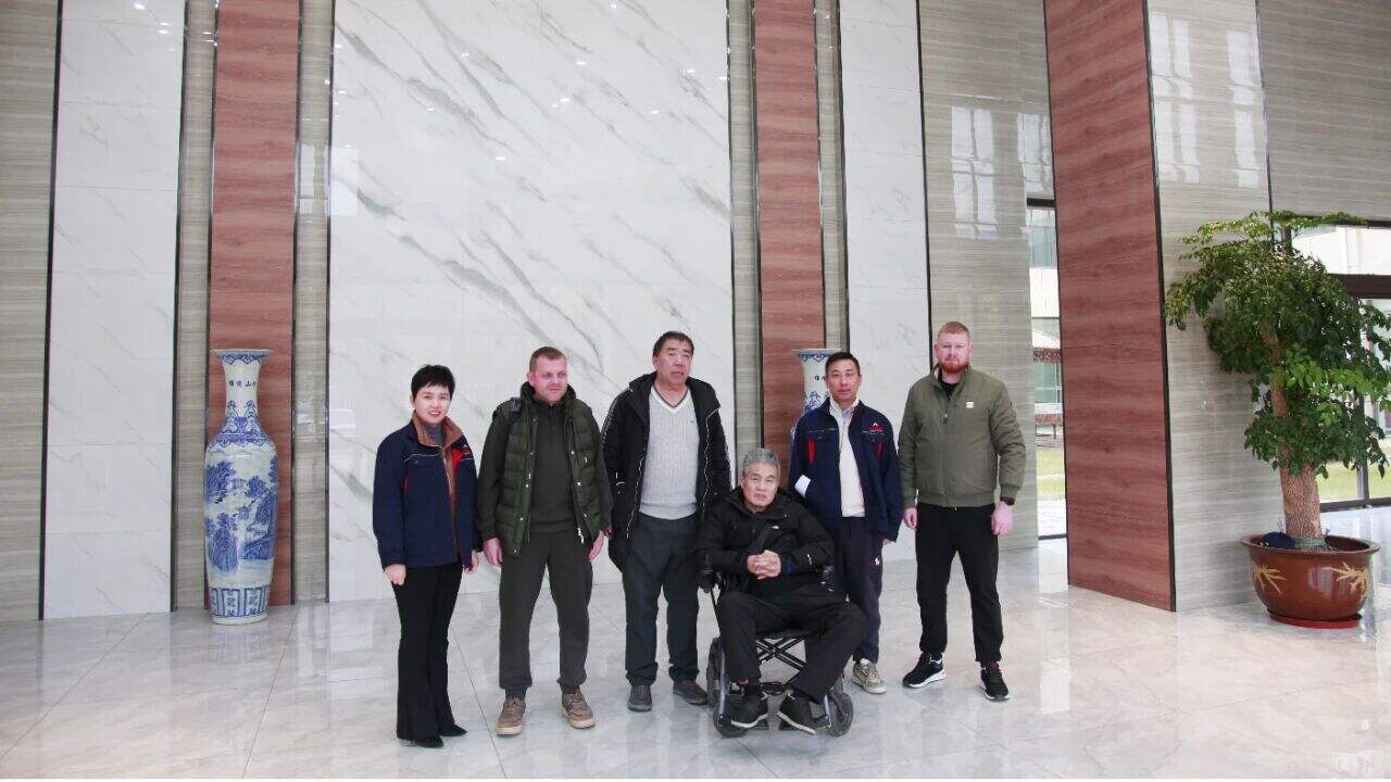 الثقة عبر عشرة آلاف ميل | زيارة عملاء روس لشركة كانغوو القابضة للفحص والتباحث، معًا نكتب فصلًا جديدًا من التعاون