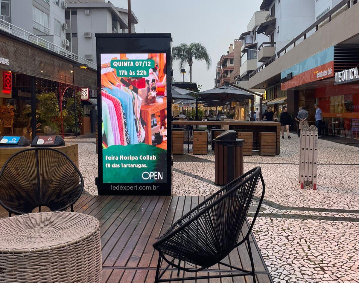 Solutions d'affichage par totem LED pour la publicité moderne