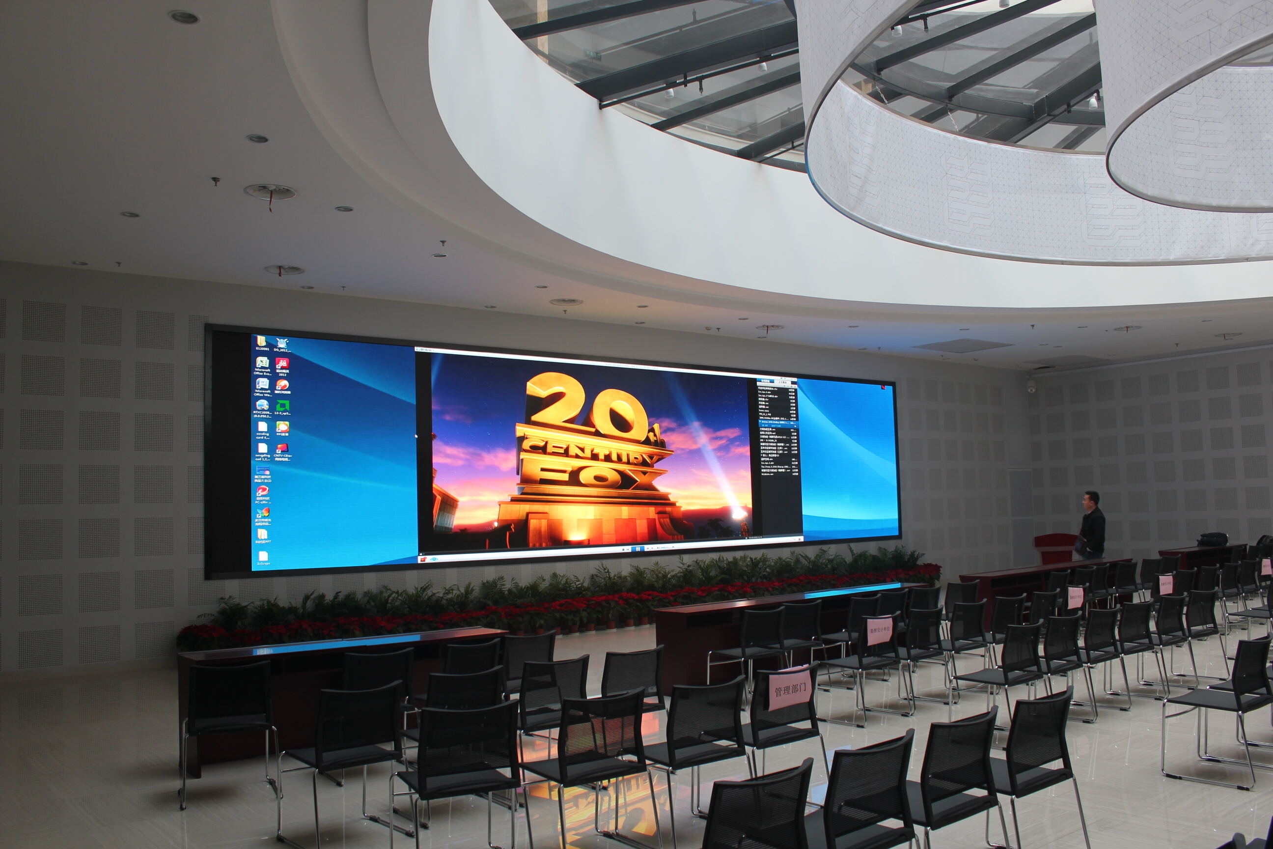 How to use and maintain LED display screen panel correctly?
