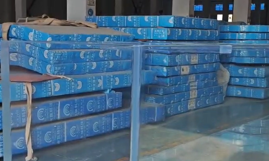 Custom acrylic fish tank