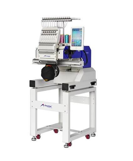 Experience the embroidery machine: the perfect combination of delicacy and precision