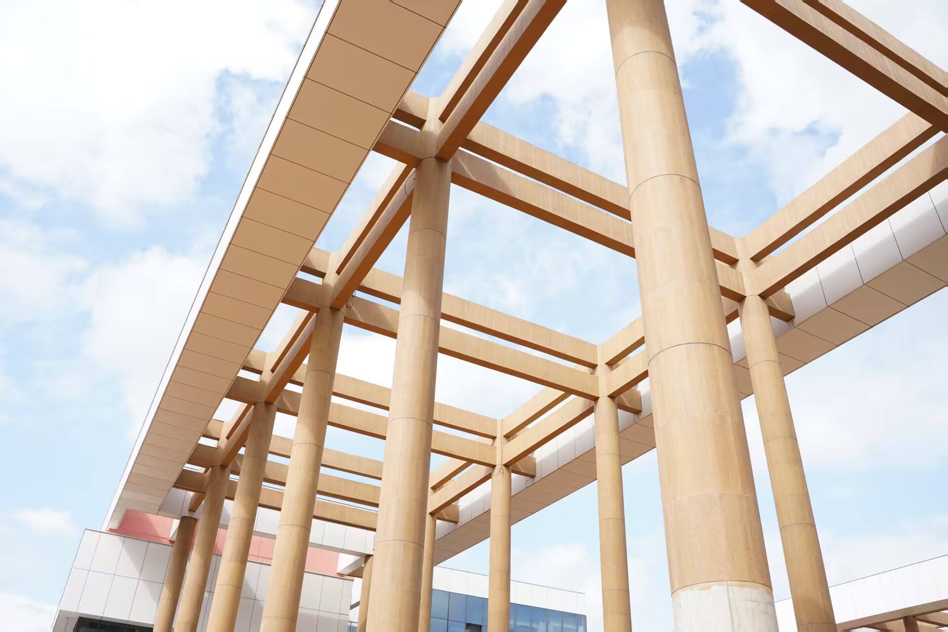 Преодоление высоты: гибкая каменная облицовка Justone демонстрирует превосходные характеристики на объектах у озера Сайрам