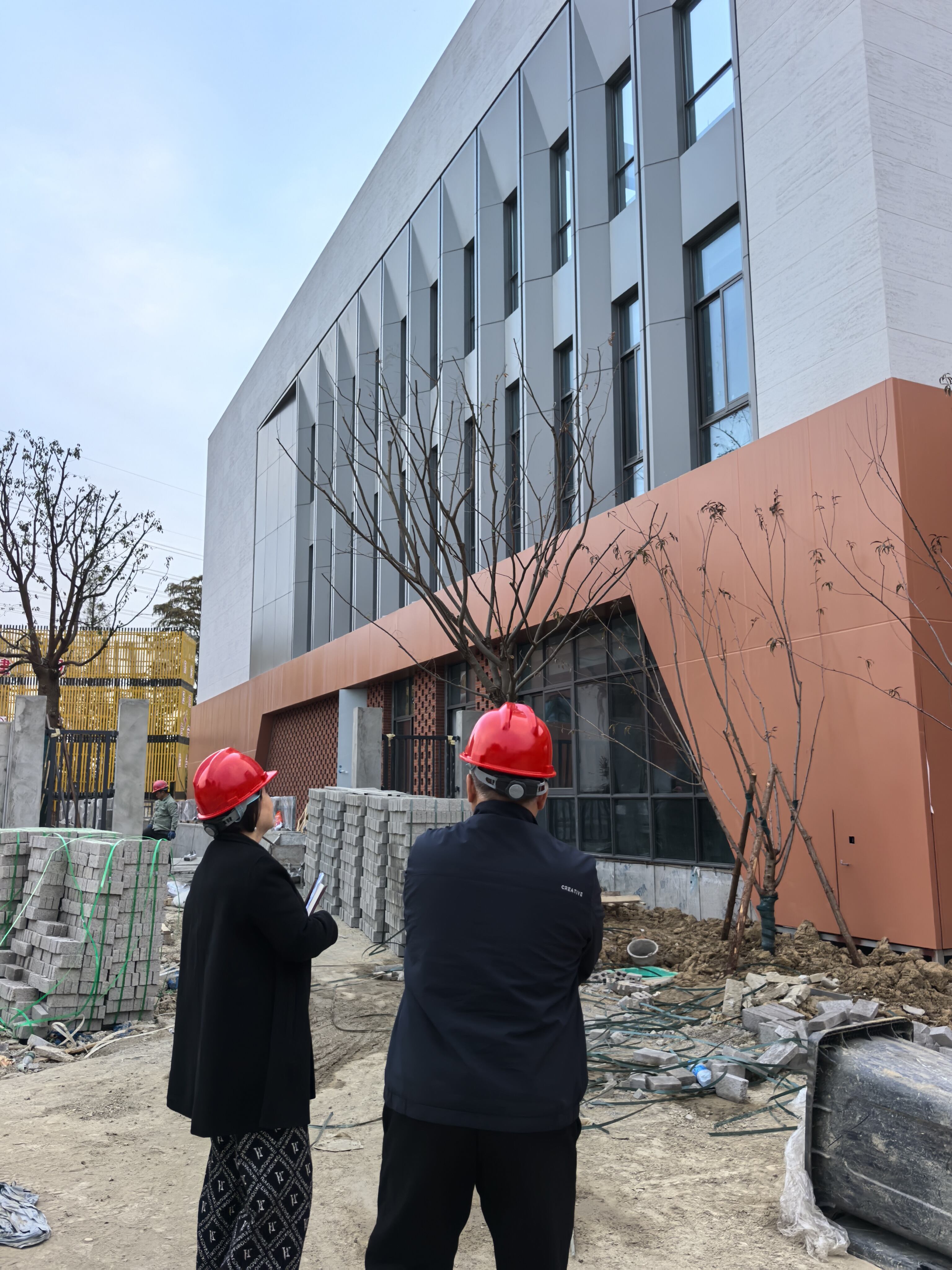 Kaliteyi Kendiniz Görün: Numune Odamızda ve Yerel Projelerde Justone Esnek Taş Kaplamayı İnceleyin