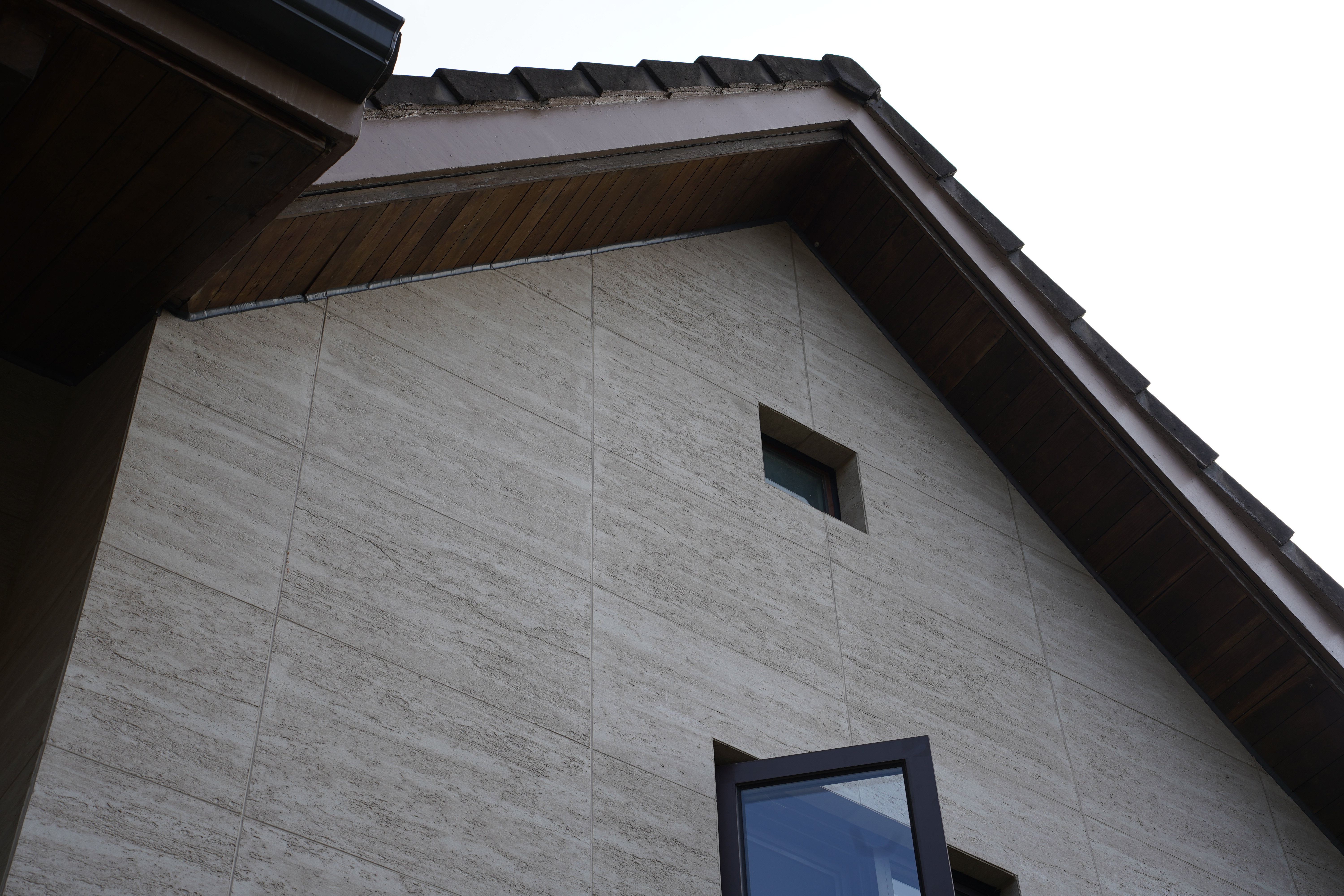 The grade of your house can be seen by the exterior wall decoration materials. The difference will become more obvious after seven or eight years.