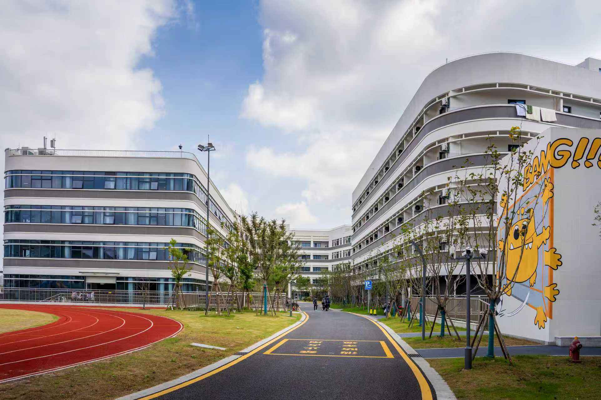 Sanatçının Yapı Malzemesi: Justone Esnek Dış Cephe Taş Kaplaması Sanat Okulu Cephelerini Güçlendiriyor