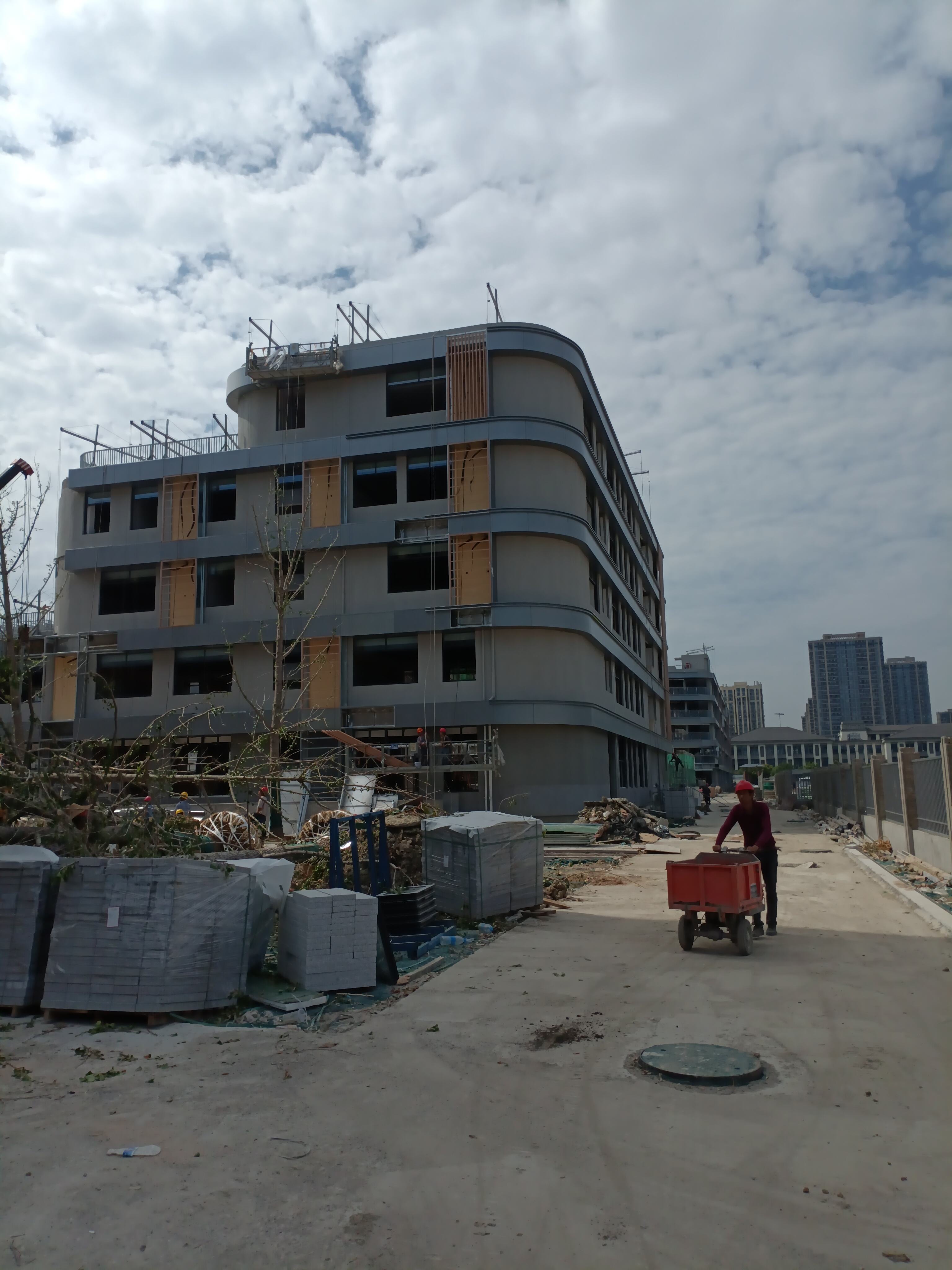Flexibilität trifft auf Dauerhaftigkeit: Justone Stone revolutioniert die Außenwände der Kangqiao High School