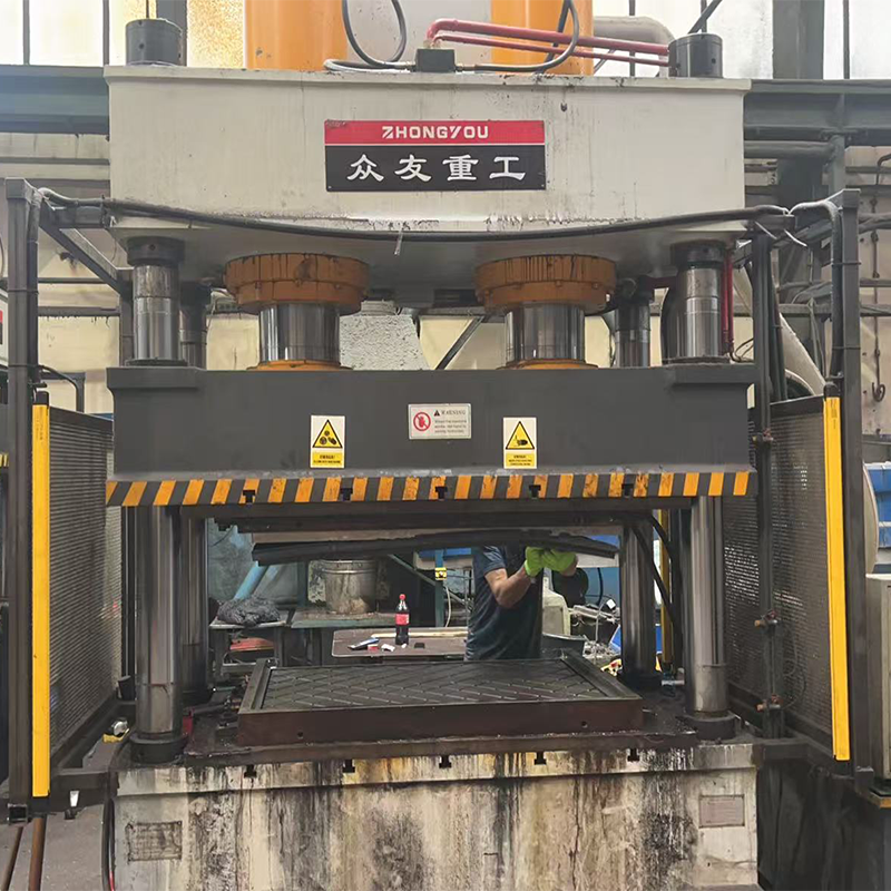 Hydraulic press for molded rubber saddle pads