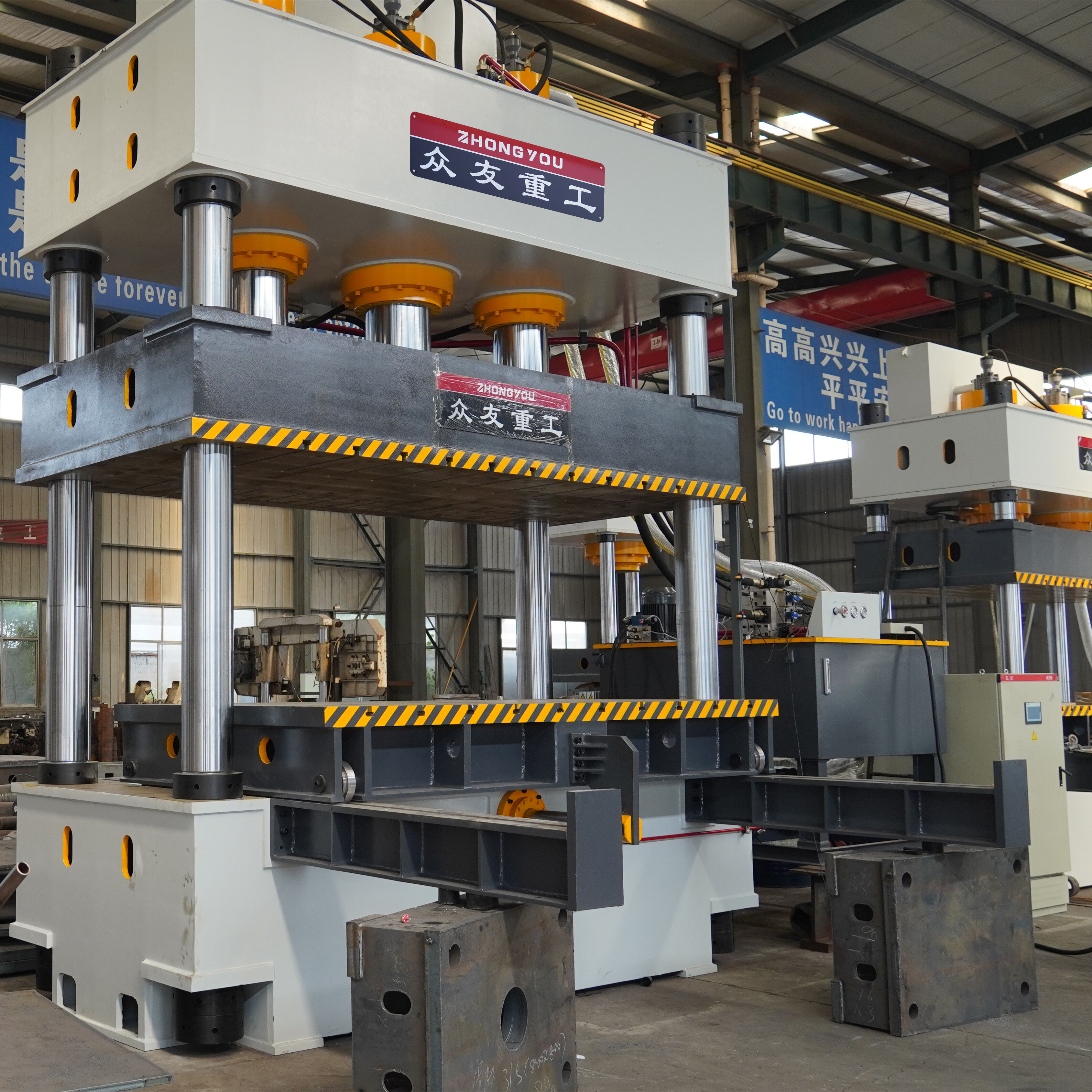 1000 tonnás PCM Elektromos Jármű Akkumulátorfedél Termoformáló Gép