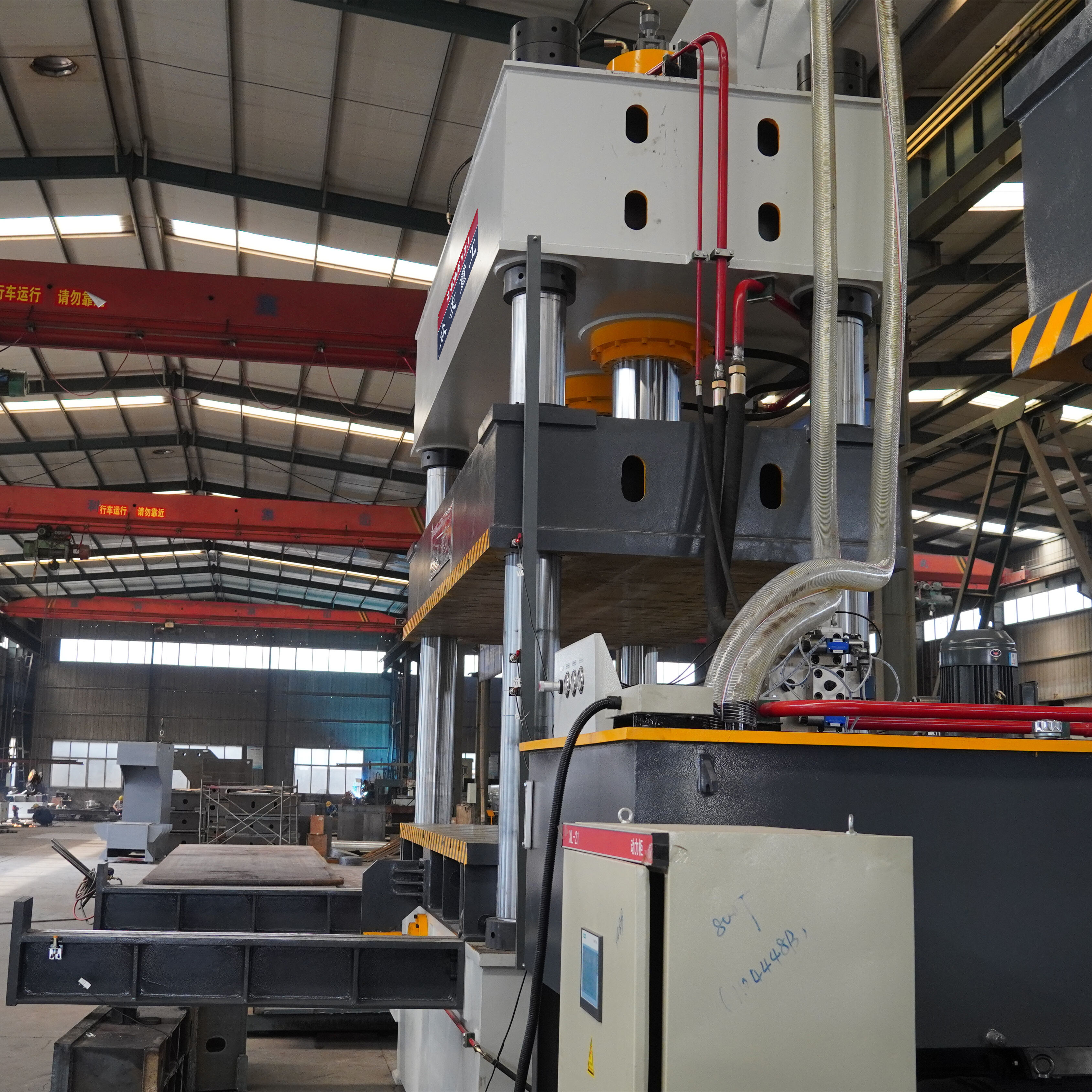 1000 tonnás PCM Elektromos Jármű Akkumulátorfedél Termoformáló Gép