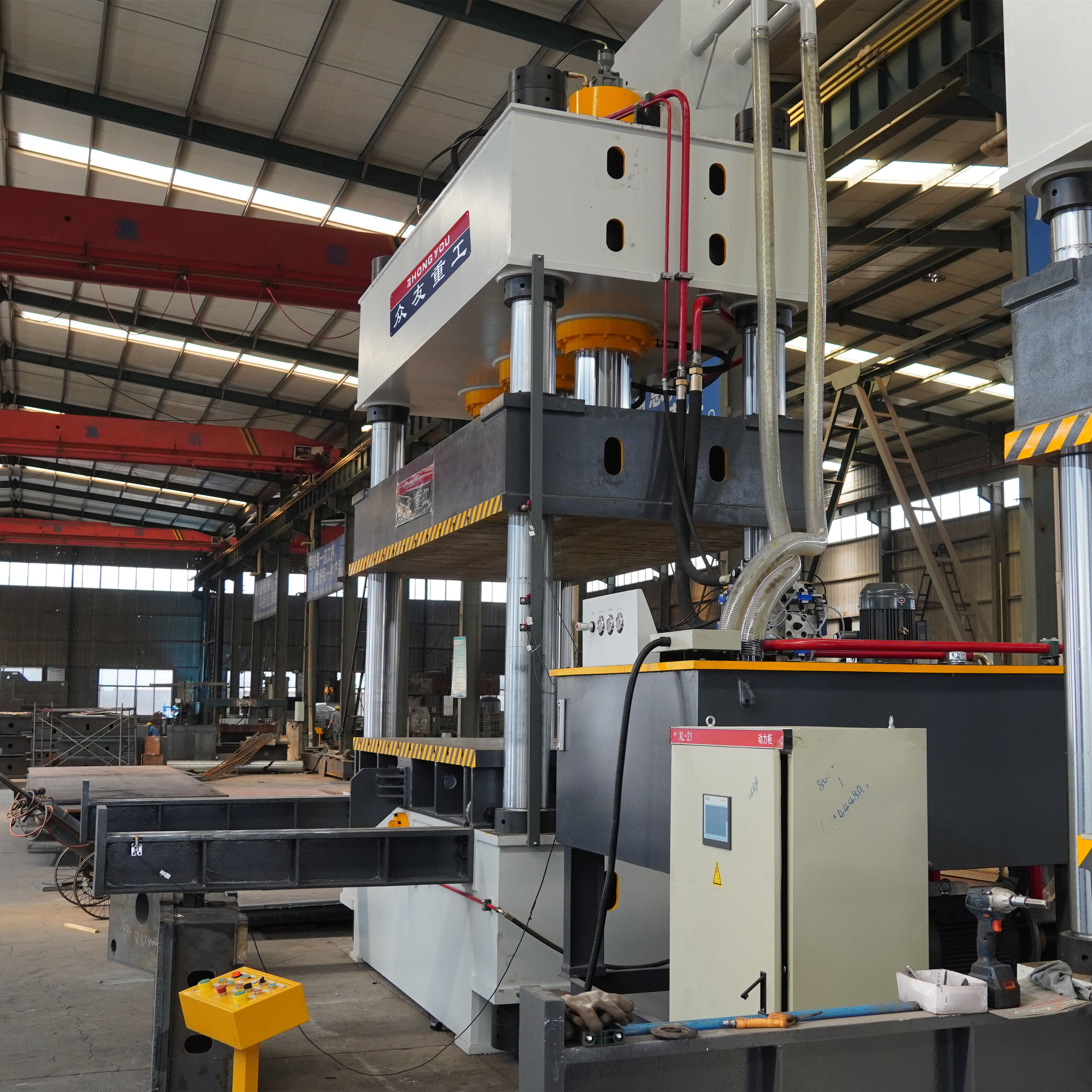 1000 tonnás PCM Elektromos Jármű Akkumulátorfedél Termoformáló Gép