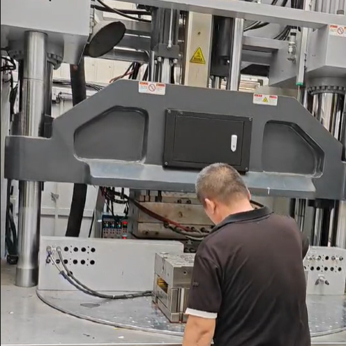vertical insert molding machine with 800mm low base more convenient for production