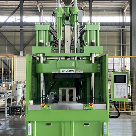 Modernizacja technologii pionowych maszyn wtryskowych: Dlaczego napędy serwo stają się standardem