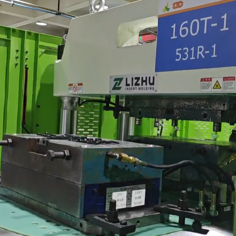 vertical clamping horizontal injection molding machine 160 tons