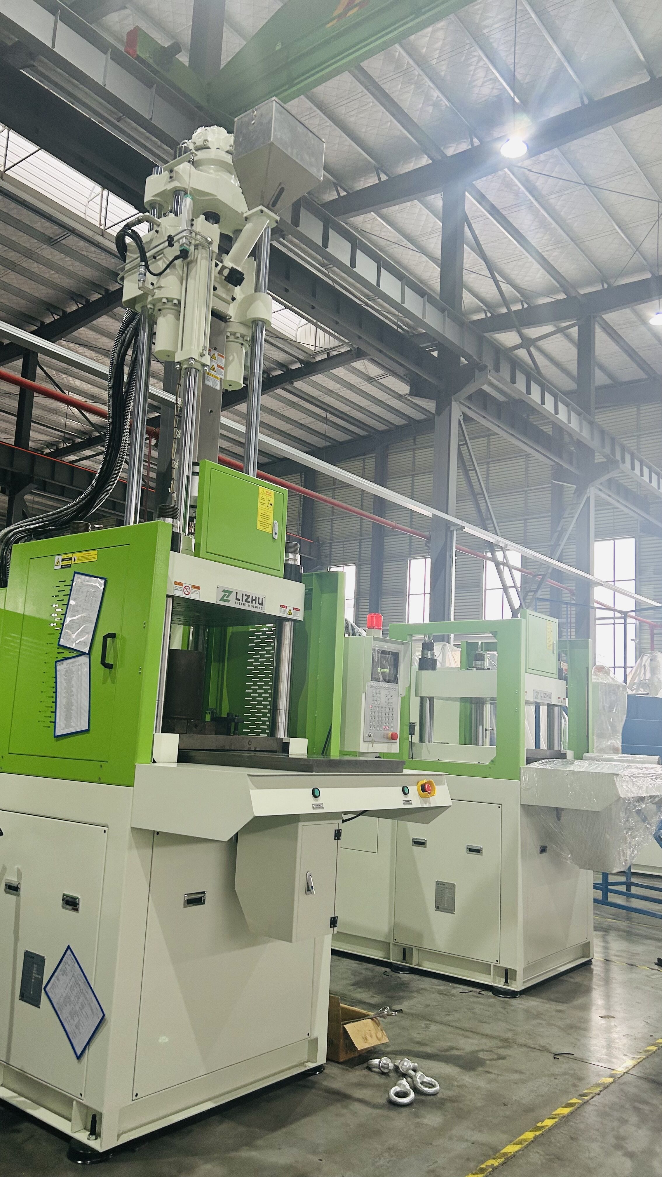 vertical injection molding machine china 