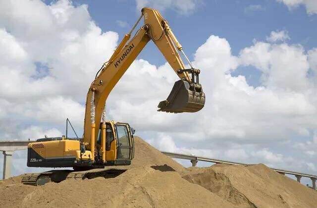 A list of excavator models. What are the classification methods?