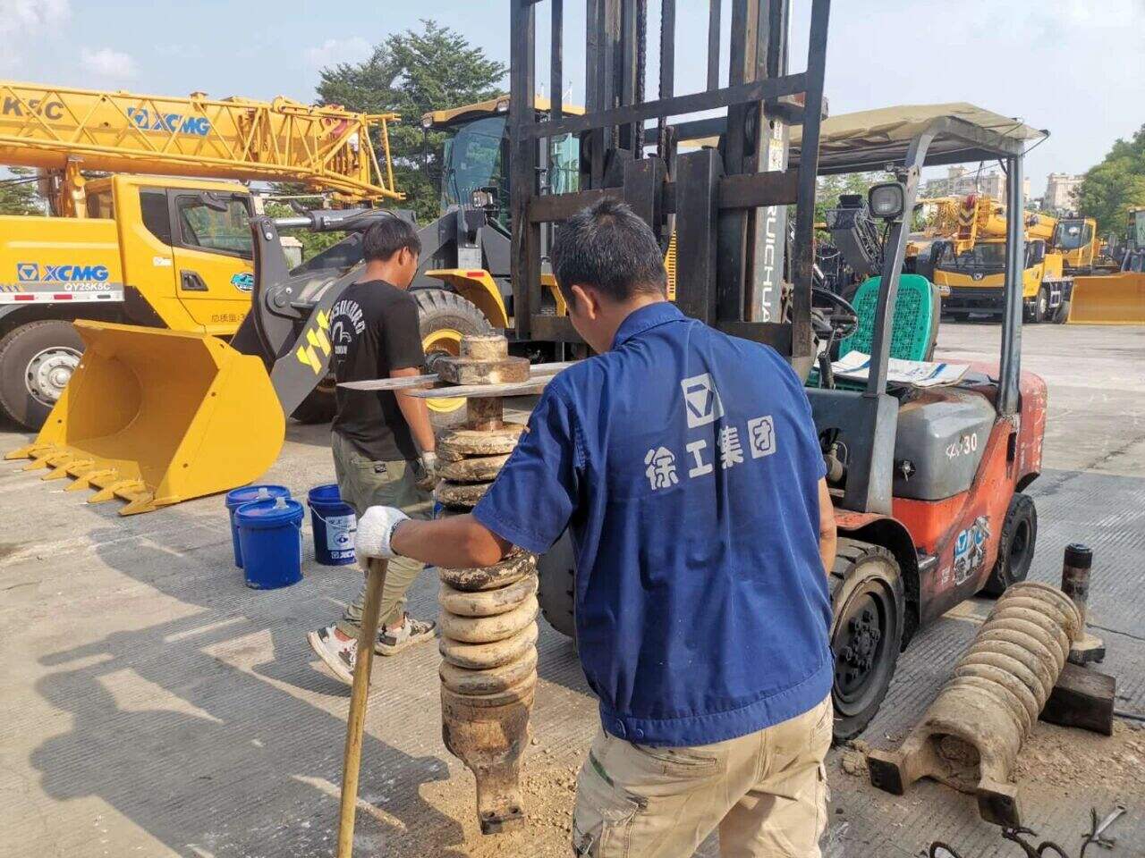 Dry goods collection for daily maintenance of construction machinery