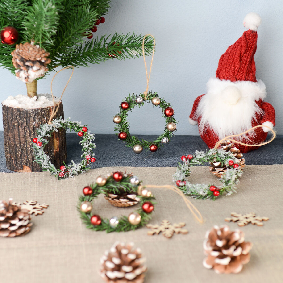 クリスマスリース 冬のベリーのリース（葉付き）