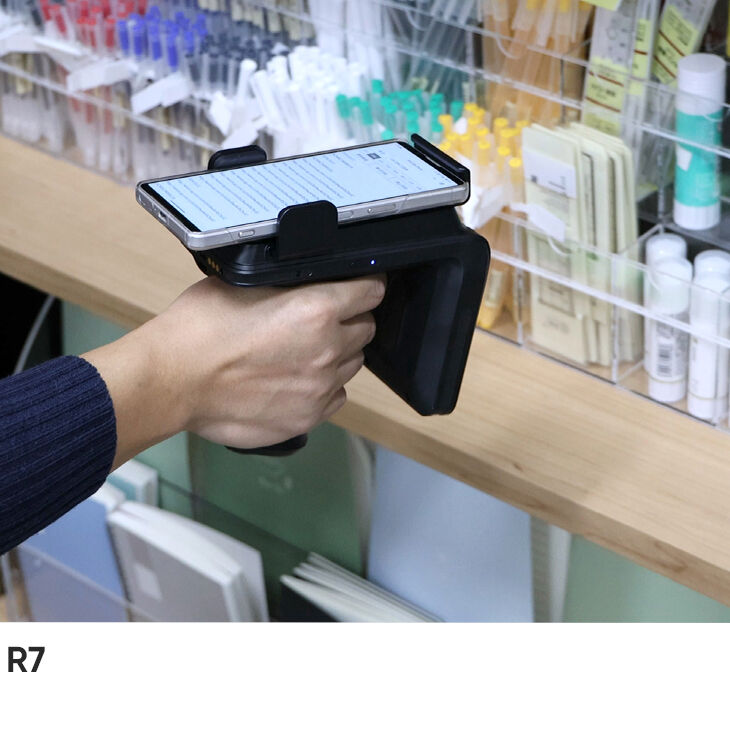 How UHF RFID Handheld Readers Improve Efficiency in Supply Chain Operations
