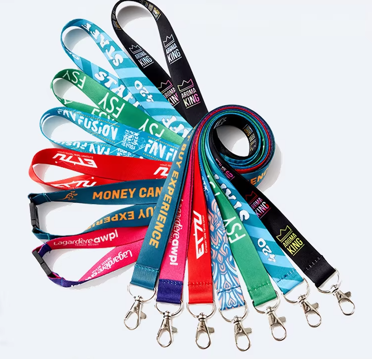 कस्टम लेनियर्ड निर्माता | गर्मी में मुद्रित लोगो के साथ पर्सनलाइज्ड पॉलिएस्टर कार्टून एनीमे लेनियर्ड | OEM/ODM