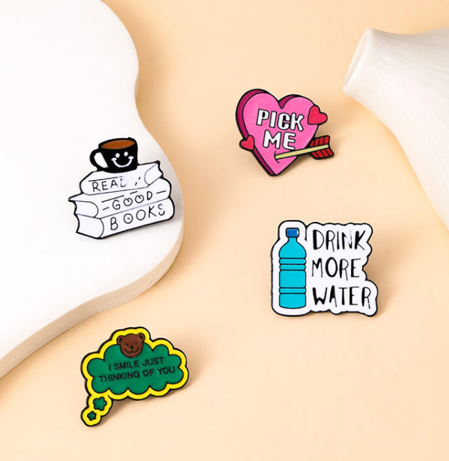 Výroba ze speciální smaltované žiletky - Design postaviček a individuální žiletkové špendlíky | Výroba dle objednávky OEM/ODM