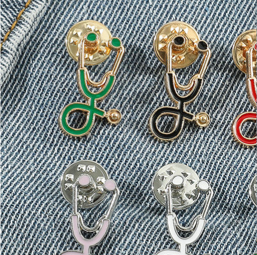 Vlastní karikaturní emailový špendlík - Přizpůsobený kreativní design pro zdobení džínového kabátu - Služba OEM/ODM
