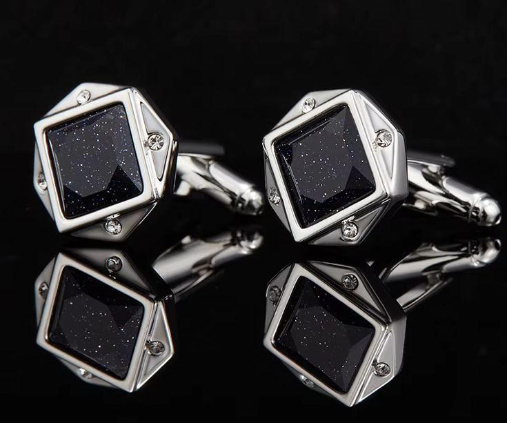 कस्टमाइज्ड कफलिंक्स - कस्टम निर्मित विंटेज और नवाचार डिज़ाइन