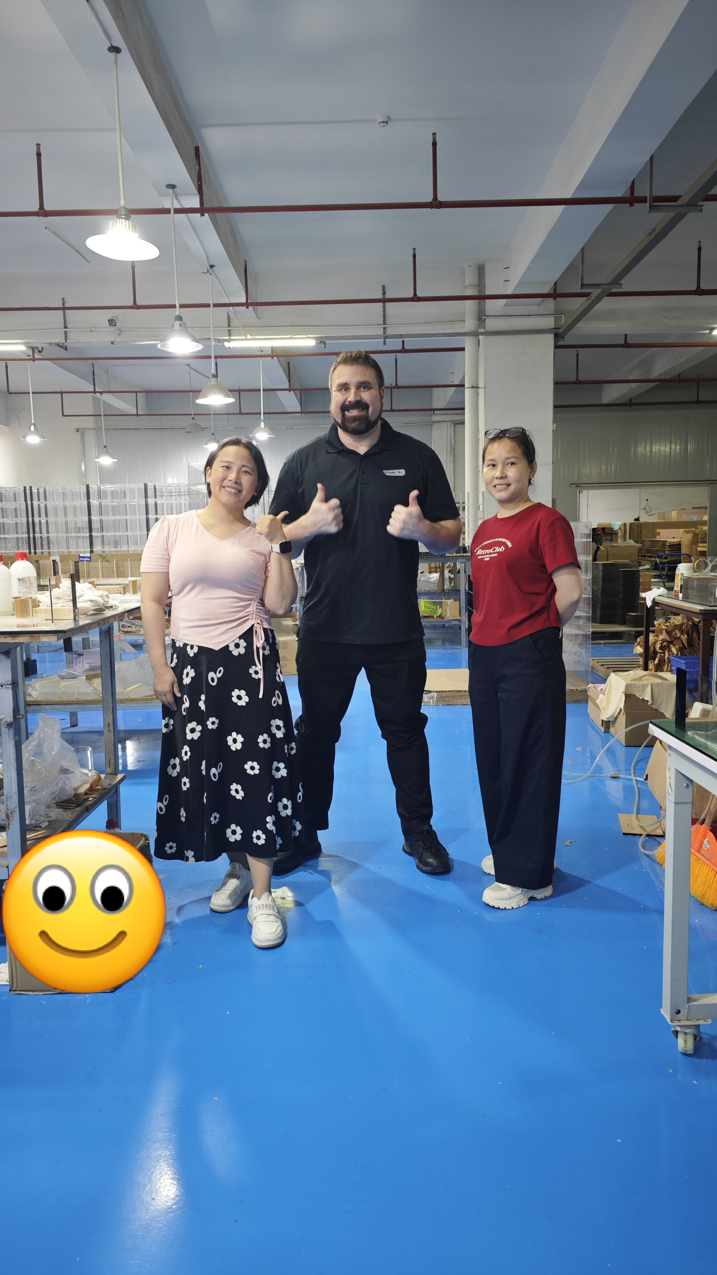 การเยี่ยมชมของลูกค้าแคนาดา: ความร่วมมือที่ประสบความสำเร็จอย่างงดงามที่โรงงานผลิตอะคริลิกของเรา