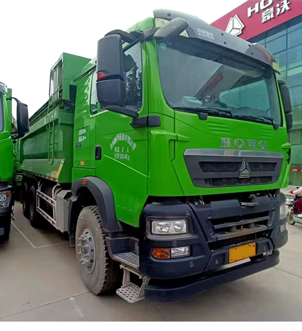 Low Price Howo 21-30ton Hydraulic 8x4 TX 400HP Mining Wheel Used Dump Truck For Sale factory