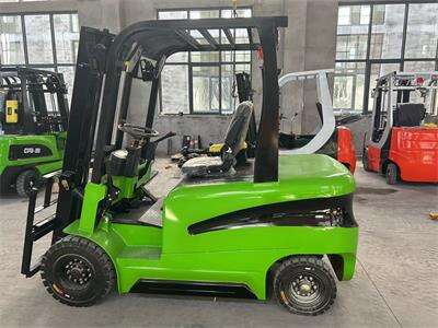 Two electric forklifts sent to the United States and Germany