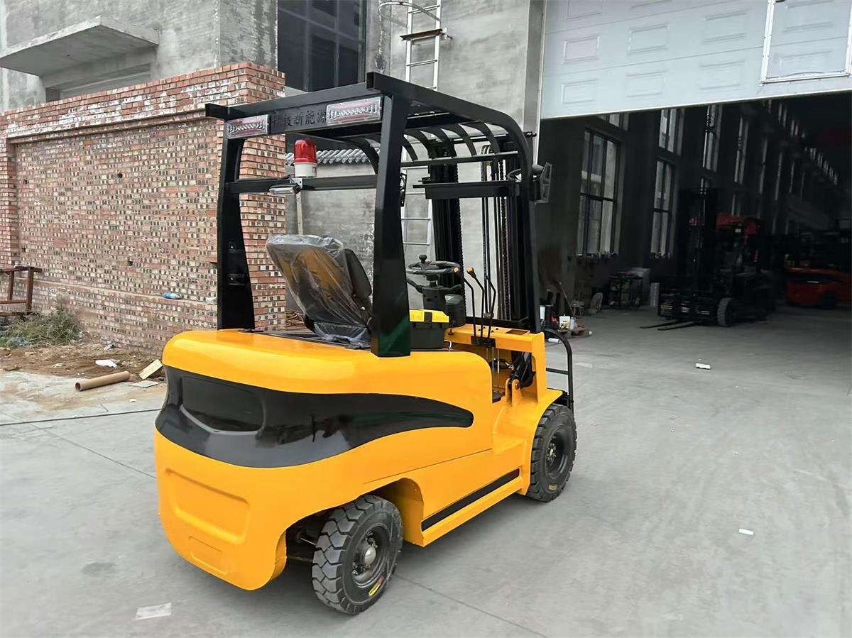 Electric forklift